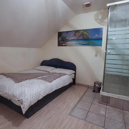 - Kaj & Kaja Konukevi Orehova vas