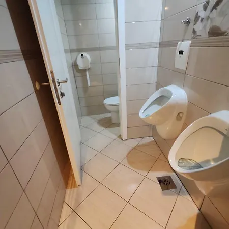 - Kaj & Kaja Gostinjska kuća Orehova vas