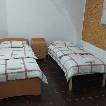 - Kaj & Kaja Orehova vas